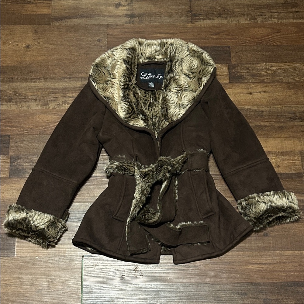 Loire NY Faux Fur Lined and Suede Wind-Blocking Pop Up Faux Fur Collar - Medium